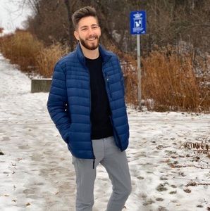 Meet your Posher, Dženis